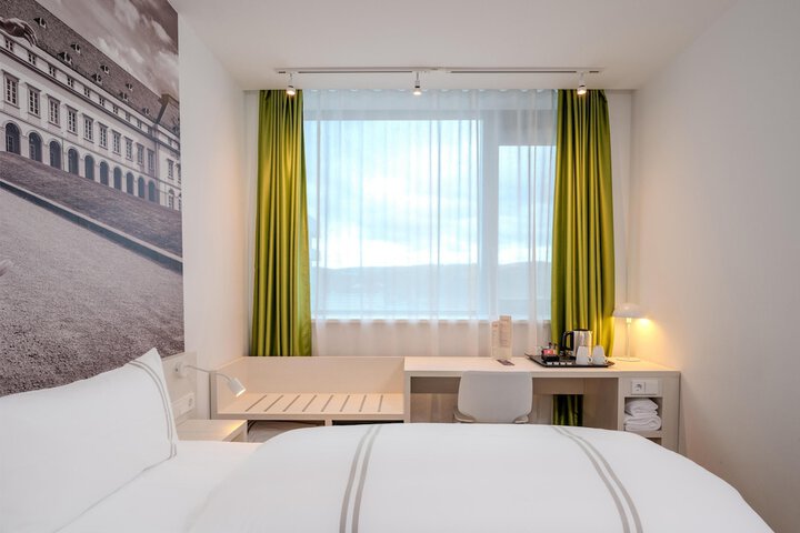 Room 14 of 40
