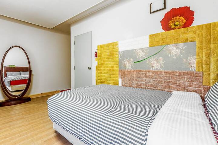Room 14 of 33