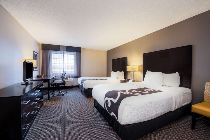 2 Double Beds (3 of 13)