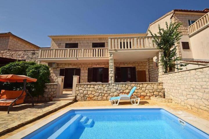 Holiday Apartement Marija Supetar with private pool
