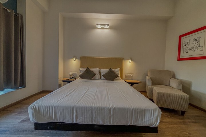 Room 9 of 48