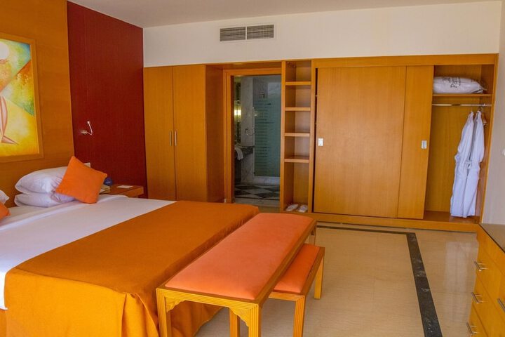 Room 32 of 96