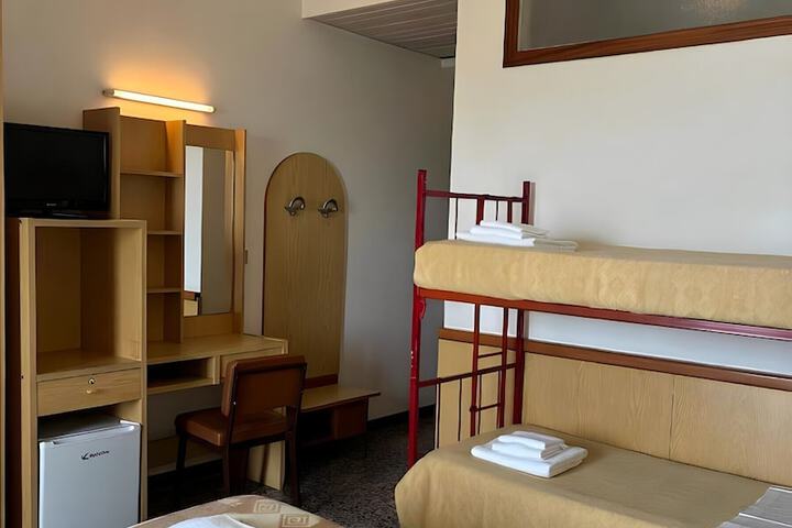 Room 11 of 27