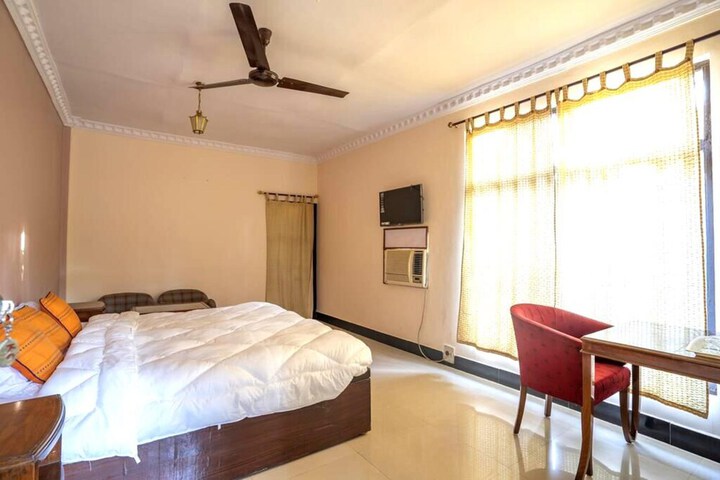 Room 8 of 32