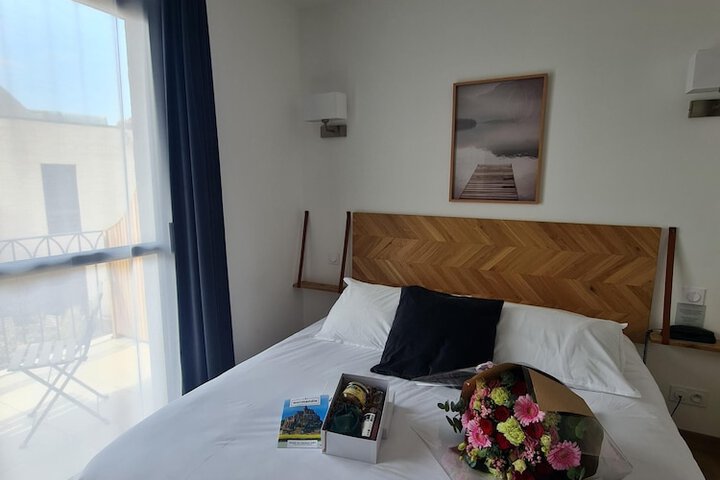 Room 6 of 83