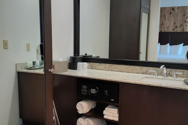 Bathroom sink