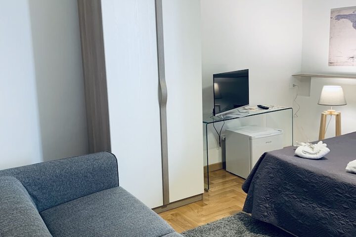 Room 17 of 25