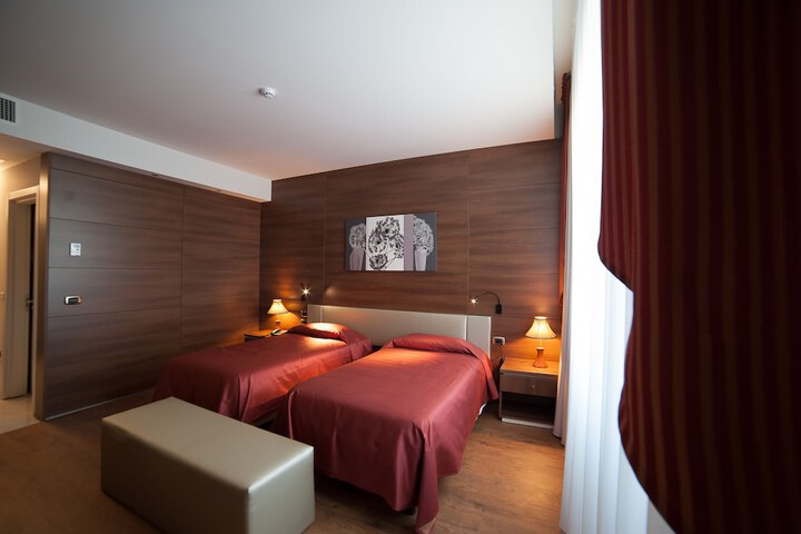 Room 5 of 31