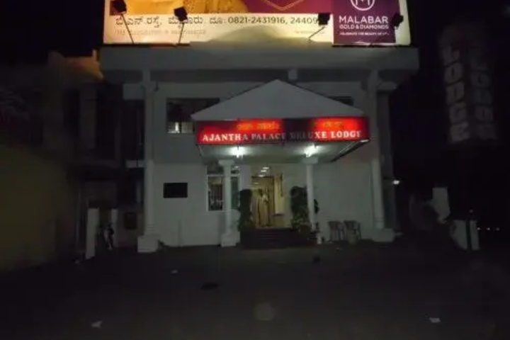 Hotel Ajantha Palace