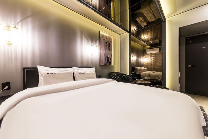 Room 48 of 84