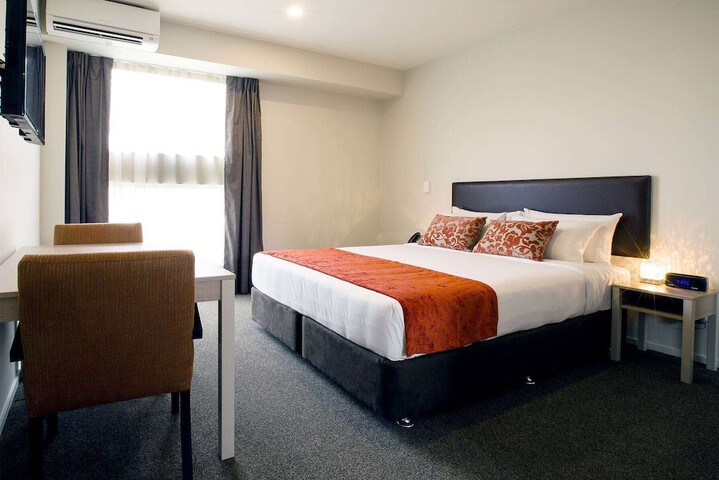 Room 6 of 34