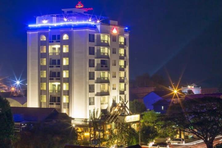 Yeak Loam Hotel