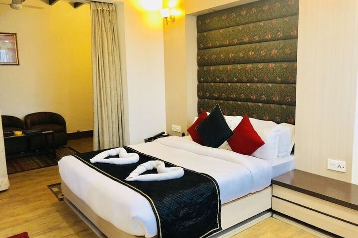 Room 4 of 52