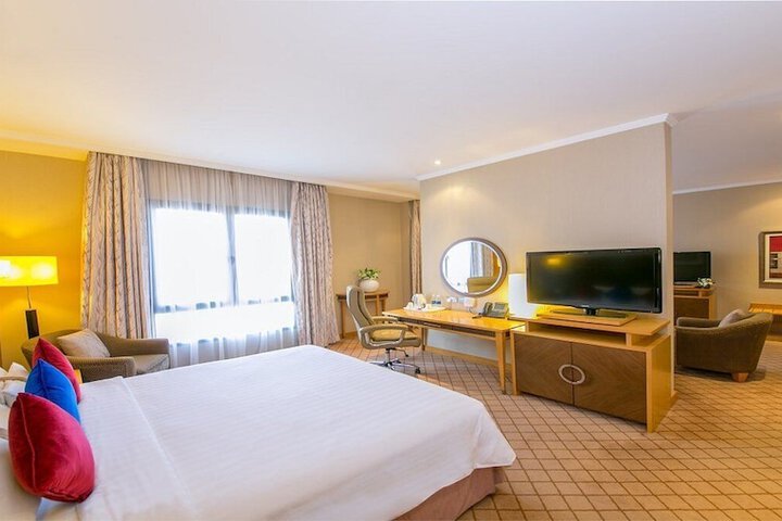 Room 30 of 102