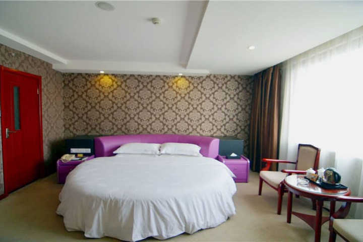 Room 8 of 20