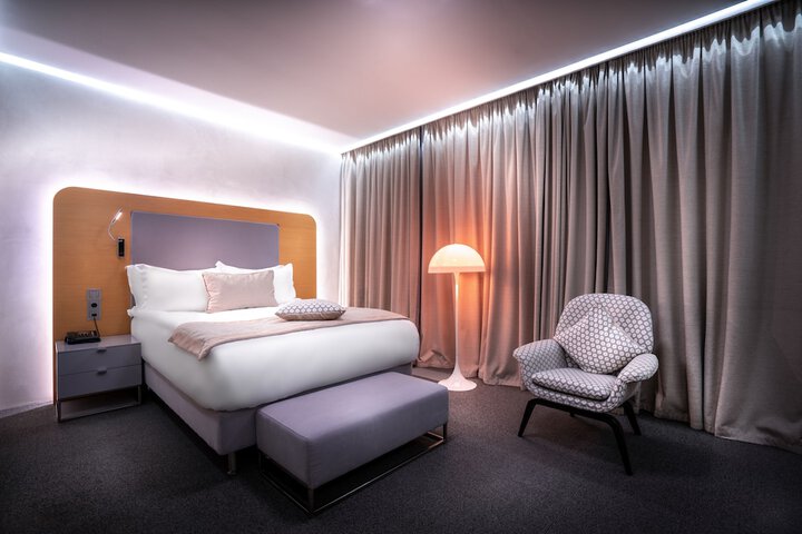 Room 10 of 42