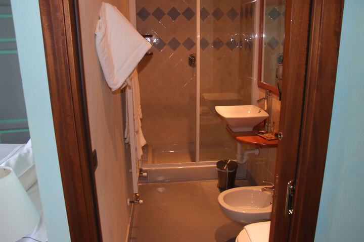 Room 5 of 15