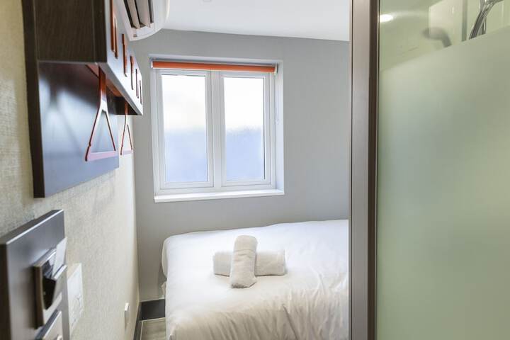 Room 33 of 38