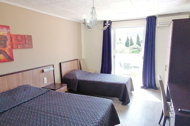 Room 9 of 50