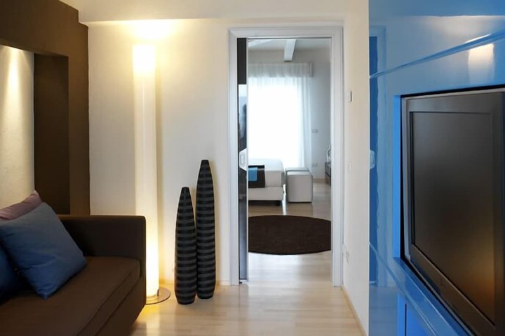 Room 19 of 62