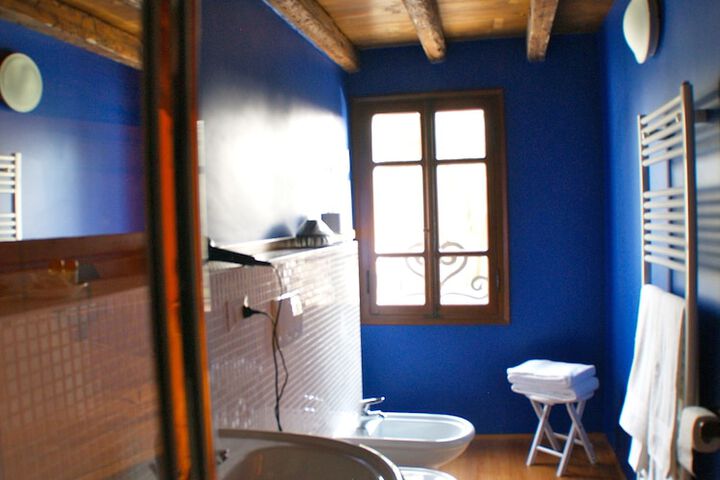 Room 16 of 38