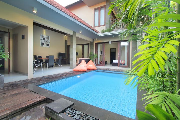 Hotel Pool