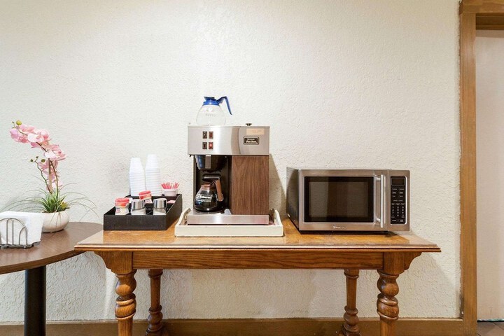 Breakfast/Coffee Service 23 of 36