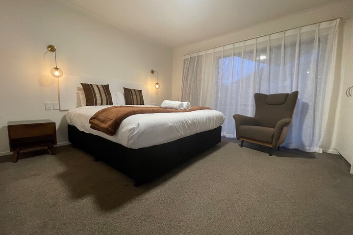 Room 4 of 86