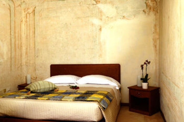 Room 13 of 38