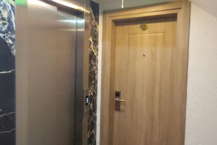 Ballroom/Hall 82 of 88