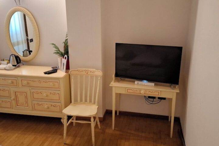 Room 20 of 39