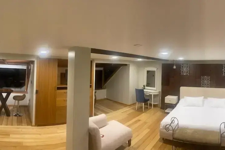 Room 6 of 6