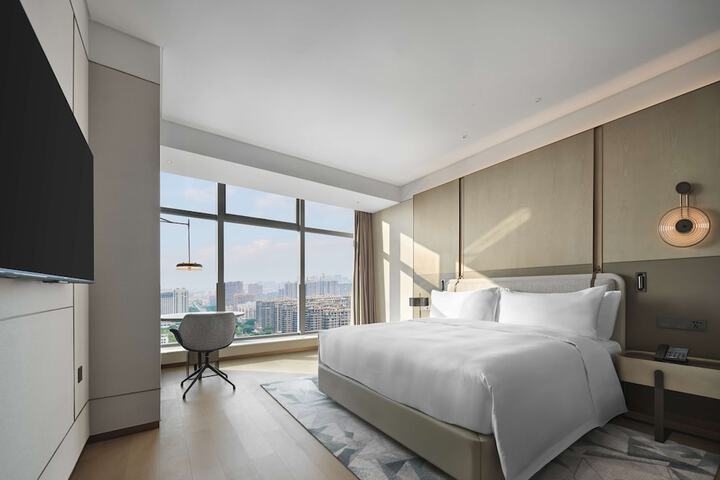 Room 7 of 51