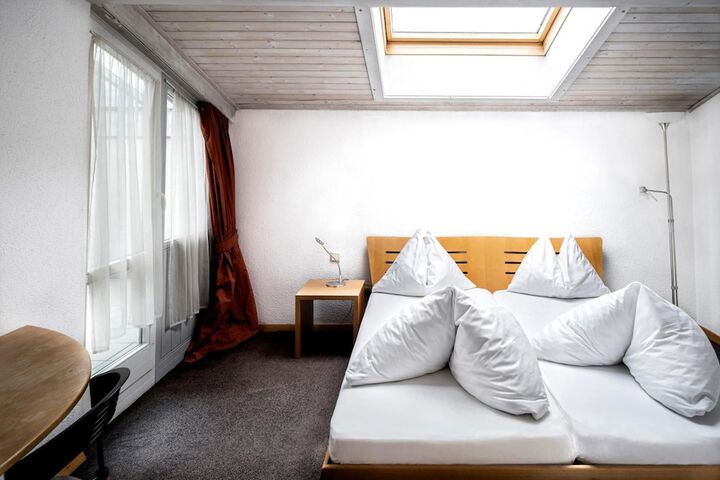 Room 10 of 56