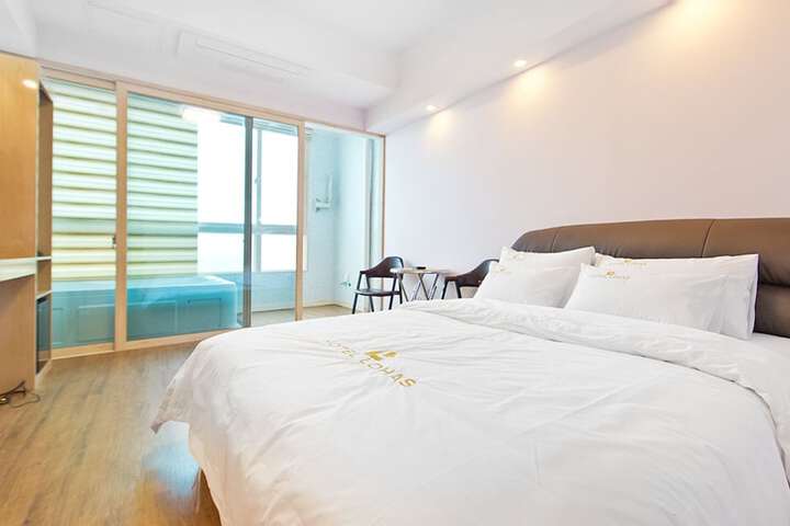 Room 6 of 31