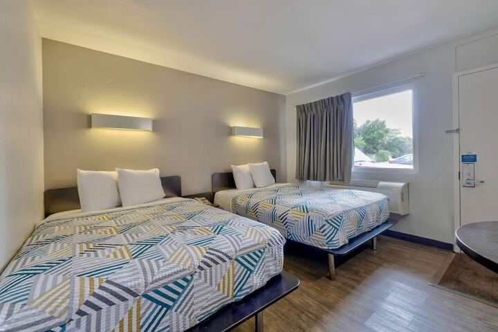 2 Double Beds (4 of 9)