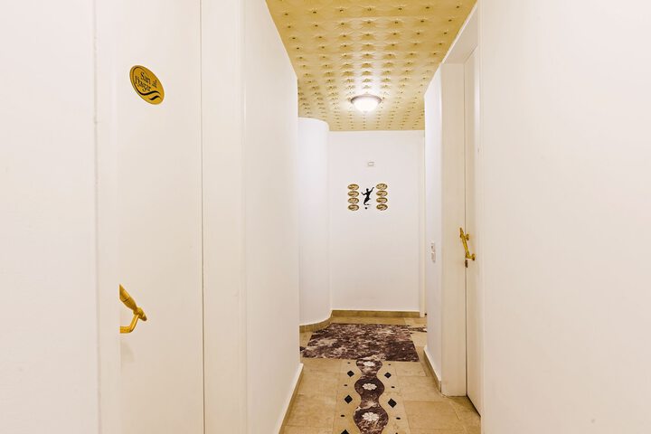 Ballroom/Hall 84 of 98