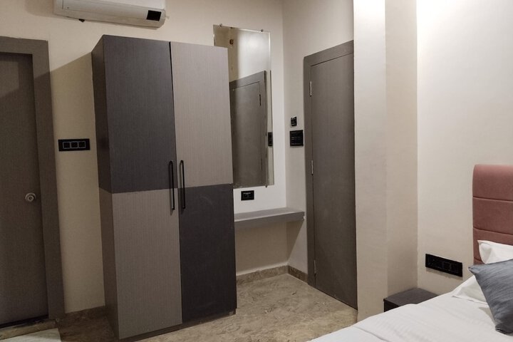 Room 12 of 25