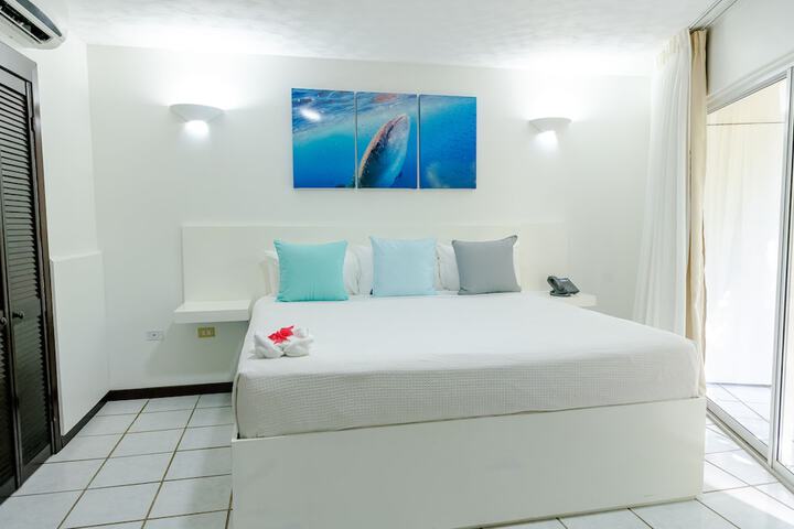 Room 28 of 270