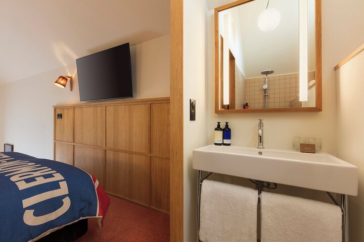 Room 55 of 71