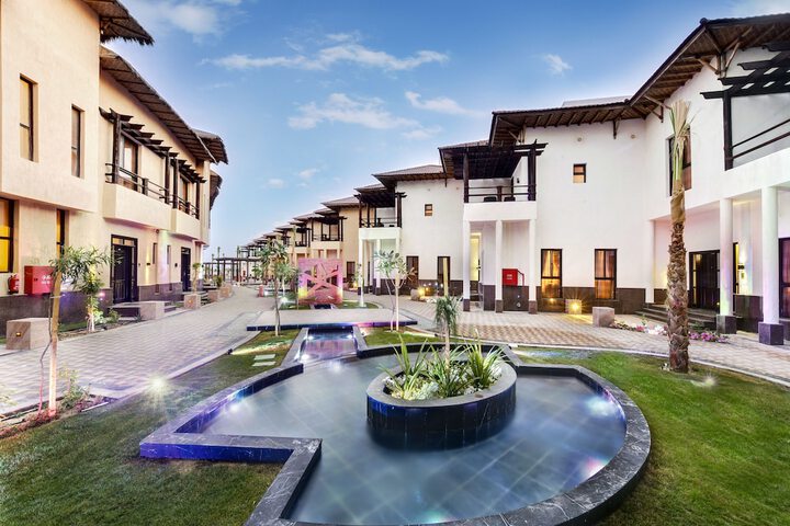 Hotel Exterior 146 of 171