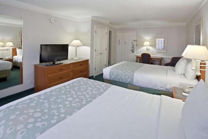 Quadruple 2 Double Beds (2 of 11)