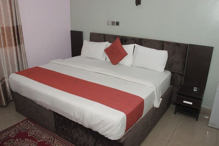 Room 3 of 27