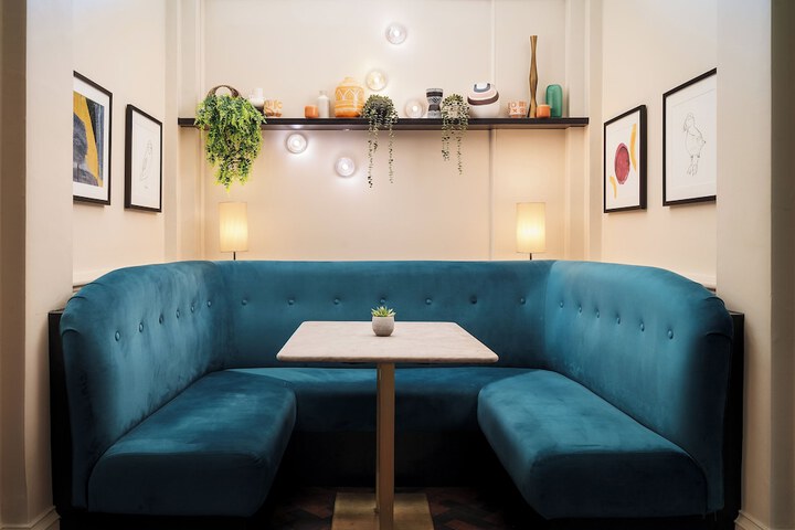 Lounge 55 of 69