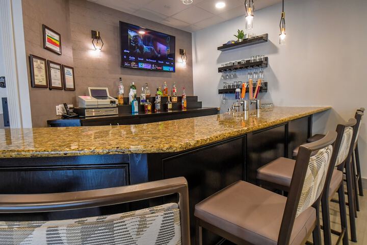 Lobby lounge