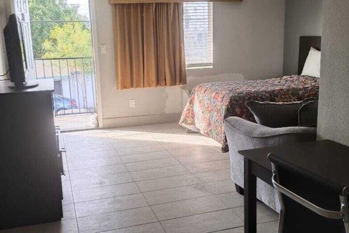 Room 8 of 37
