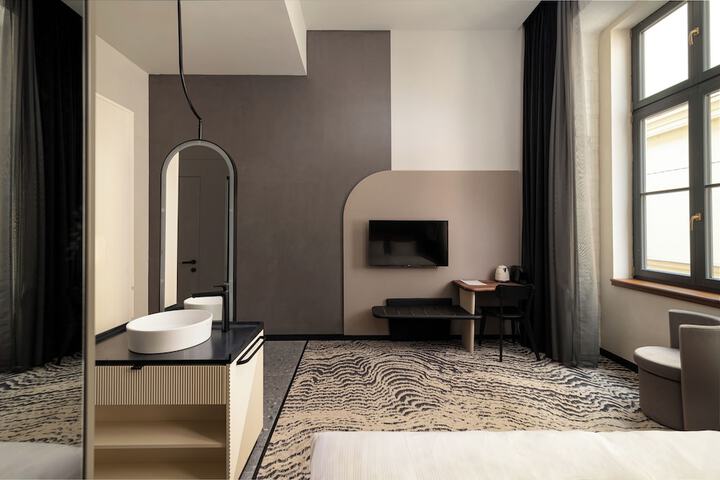 Room 13 of 52