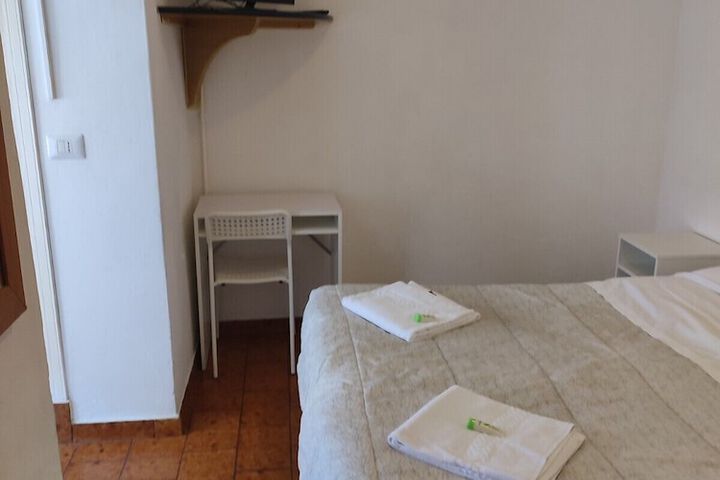 Room 9 of 30