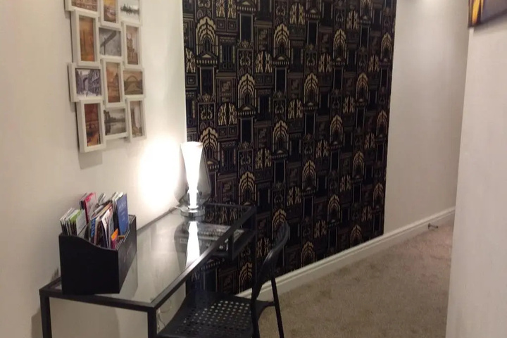 Room 6 of 13
