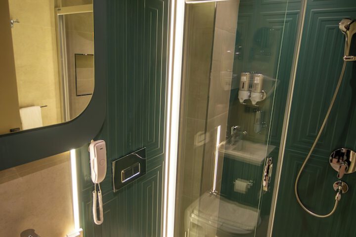Room 45 of 106
